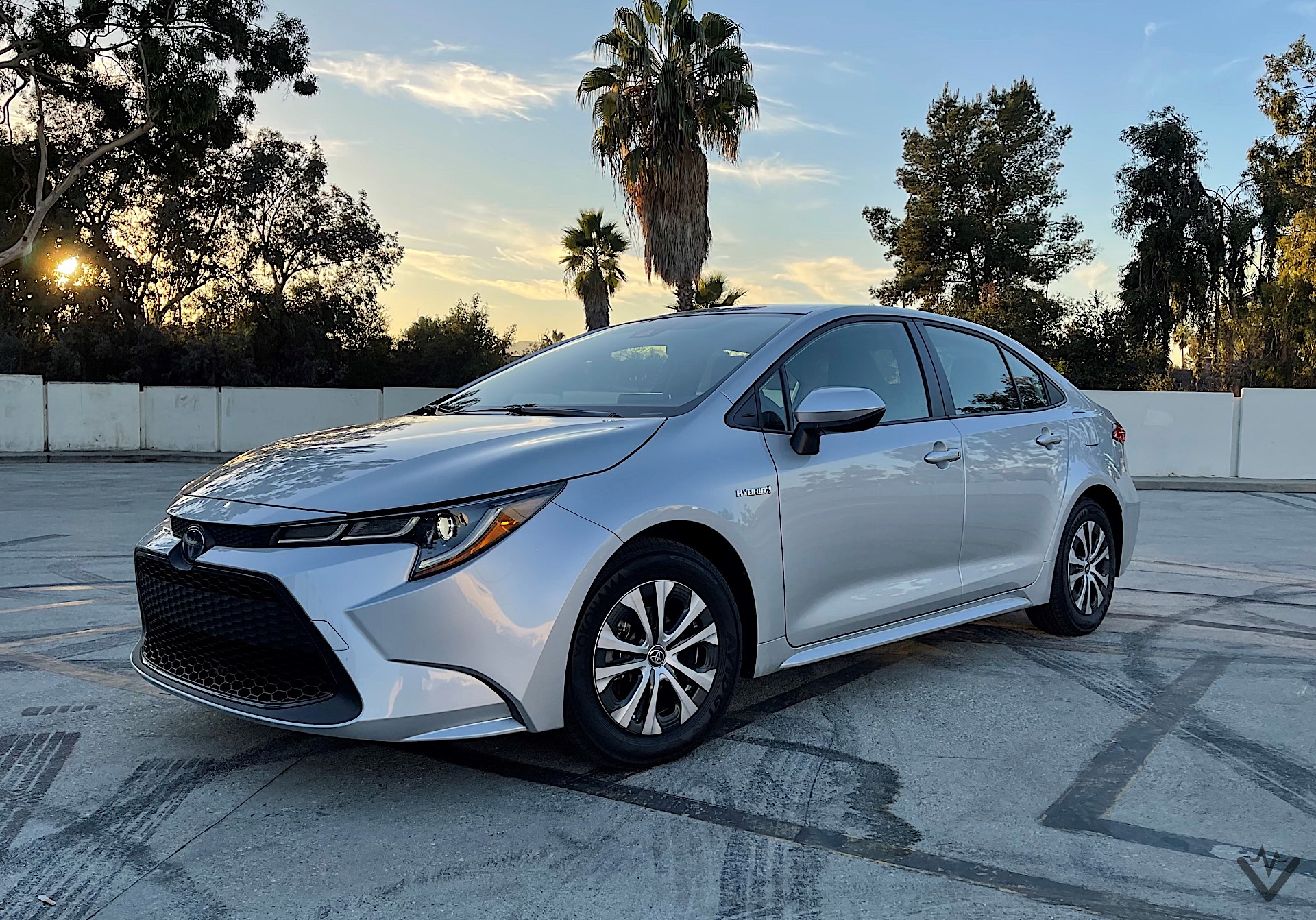 2021-Toyota-Corolla-Hybrid-front-three-quarters-01